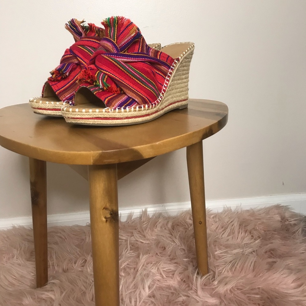 “Ugly Rug” wedges
